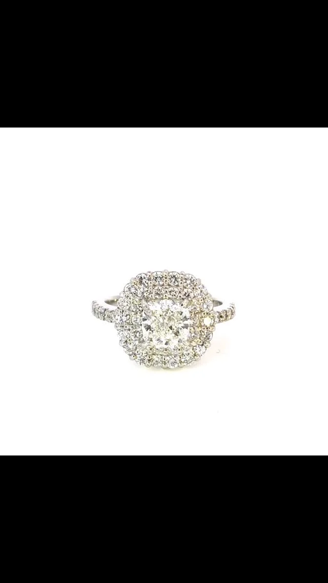 Pt ダイヤモンド リング
1.515ct 0.860ct  H SI2
 
大粒のプリンセスカットのダイヤモンドの輝き✨に、取巻きのメレダイヤと、なんとも華やかな一点です😊とてもゴージャスですが、リングのウデは細めなので、嫌味なギラギラ感は無く、日常からハレの日とどんなシーンでも着けて頂きやすいデザインです♪

《金・プラチナ製品買取》
使わなくなったネックレス、壊れたリングなど地金製品を高額査定で買い取り致します。 宝石の買取もご相談下さい。

《毛皮・宝石下取り》
使わなくなった毛皮製品、宝石をお支払いの一部にご利用いただけます。

#ダイヤモンド 
#ラグジュアリー 
#銀座 
#銀座6丁目 
#交詢ビル 
#jewery 
#diamond 
#ginza 
#ginza6 
#ginzasix
#買取 
#買取り