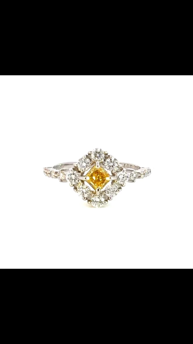 Pt ダイヤモンド リング
0.406ct 0.62ct FVOY SI1

小粒ながら、センターのファンシービビッドオレンジイエローダイヤモンドの輝き✨がピリッと存在感を放ち、お手元に程よいアクセントを添えてくれます😊

《金・プラチナ製品買取》
使わなくなったネックレス、壊れたリングなど地金製品を高額査定で買い取り致します。 宝石の買取もご相談下さい。

《毛皮・宝石下取り》
使わなくなった毛皮製品、宝石をお支払いの一部にご利用いただけます。

#ダイヤモンド 
#ラグジュアリー 
#銀座 
#銀座6丁目 
#交詢ビル 
#jewery 
#diamond 
#ginza 
#ginza6 
#ginzasix
#買取 
#買取り