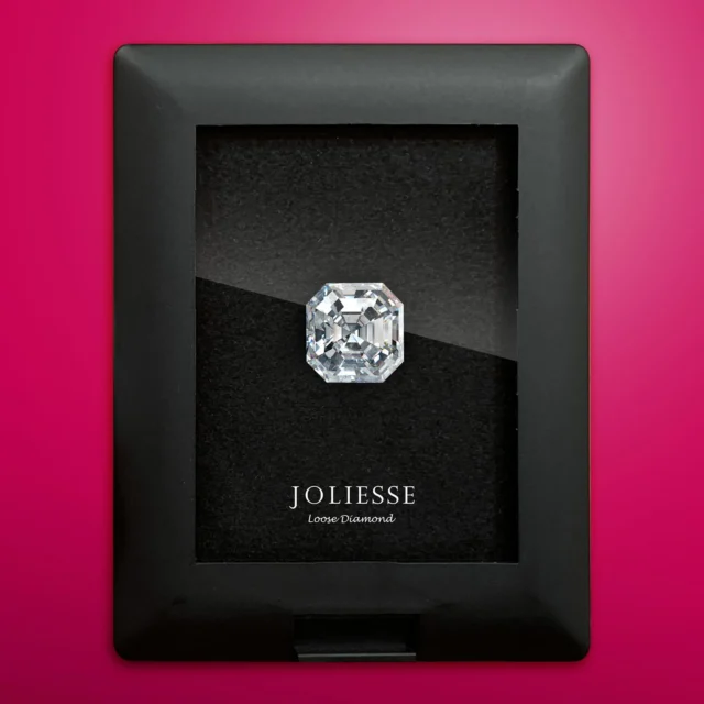 最高に美しい資産商品
それがダイヤモンドです💎

様々なシェイプ(形状)のカッティングがあり
美しさや輝き方もそれぞれに特徴があるので
色々なシェイプをコレクションしてみるのも
ひとつの楽しみです。

写真はアッシャーカット（Asscher）のダイヤモンドです。

ジョリエスでは、
高品質なダイヤモンドを、
国際相場を基準にした価値ある卸値価格*で
皆さまにお届けしています。

購入のご検討は
店舗もしくはWebサイトから。

【店舗のご案内】
ジョリエスの店舗は銀座にございます。

場所は銀座6丁目の交詢ビル3Fです。
(1,2Fがバーニーズ・ニューヨークのビルです)

ハイジュエリー販売を始め
資産価値の高いダイヤモンドの💎✨
価格相場の最新情報や
稀少な商品をご提供いたします。

銀座にお越しの際は
ぜひ一度お立ち寄りください♪

*卸値価格とは業者間取引と同様の、仕入れた価格に手数料と最低限の利益を含めた価格で、高級ブランドのような付加価値料金を載せていない価格です。

#diamond
#loosediamonds 
#ダイヤモンド 
#資産ダイヤモンド
#宝石 
#魅力 
#資産 
#輝き 
#美しい
