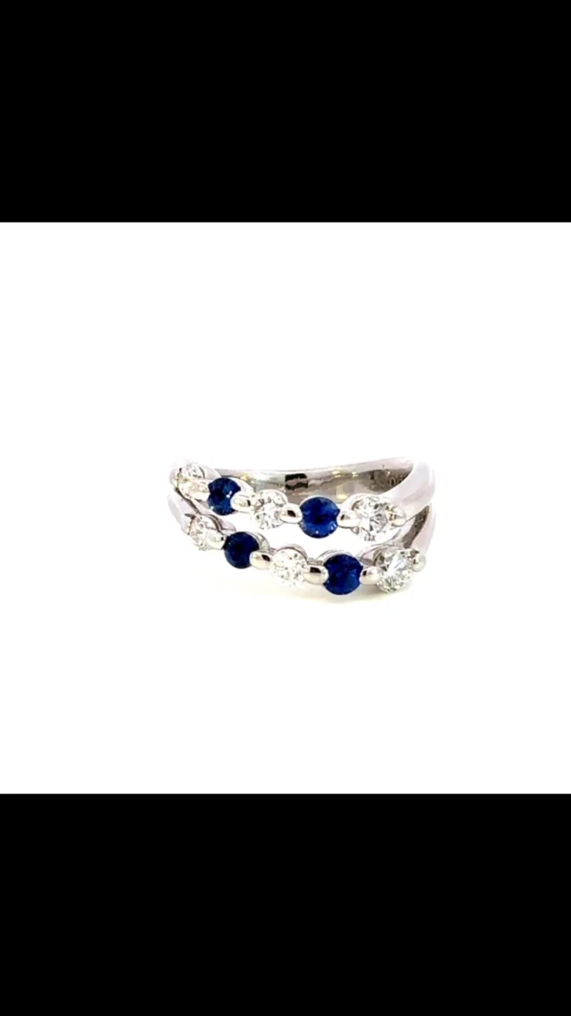 Pt サファイア リング
0.46ct D 0.63ct 
 
ダイヤモンドとサファイアの流れる様な曲線、無駄を削ぎ落としどこまでもシンプルにスッキリとしたデザインは、しなやかで凛とした雰囲気があります😊

《金・プラチナ製品買取》
使わなくなったネックレス、壊れたリングなど地金製品を高額査定で買い取り致します。 宝石の買取もご相談下さい。

《毛皮・宝石下取り》
使わなくなった毛皮製品、宝石をお支払いの一部にご利用いただけます。

#ダイヤモンド 
#サファイア 
#ラグジュアリー 
#銀座 
#銀座6丁目 
#交詢ビル 
#jewery 
#diamond 
#saphire 
#ginza 
#ginza6 
#ginzasix
#買取 
#買取り