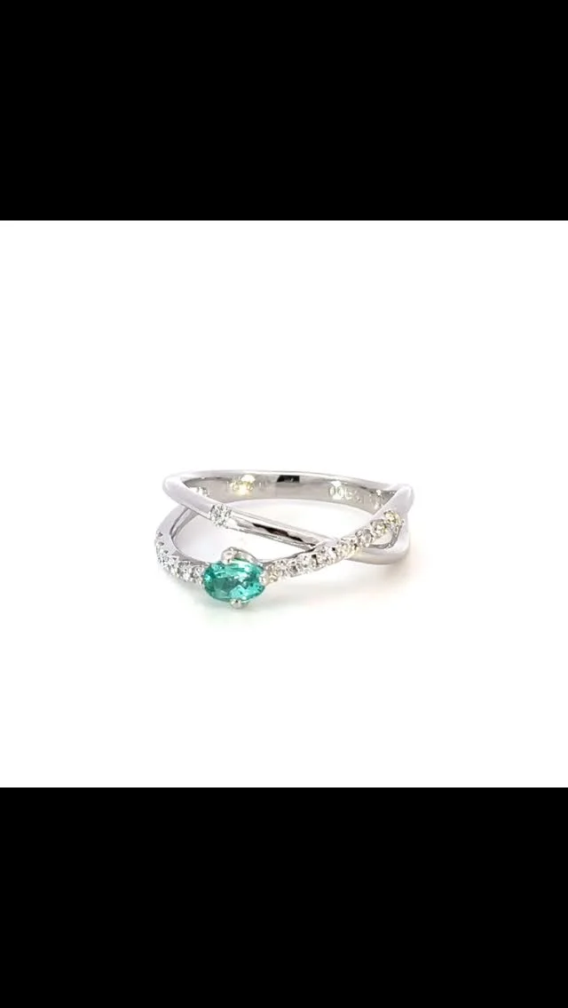 Pt パライバトルマリン リング
0.303ct D 0.21ct 
 
世界三大希少石であるパライバトルマリン。その中でもさらに希少性が高いブラジル産パライバトルマリン✨軽やかでファッショナブルなデザインに使用することで、日常使いにもピッタリです😊

《金・プラチナ製品買取》
使わなくなったネックレス、壊れたリングなど地金製品を高額査定で買い取り致します。 宝石の買取もご相談下さい。

《毛皮・宝石下取り》
使わなくなった毛皮製品、宝石をお支払いの一部にご利用いただけます。

#ダイヤモンド 
#パライバ 
#パライバトルマリン 
#ラグジュアリー 
#銀座 
#銀座6丁目 
#交詢ビル 
#jewery 
#diamond 
#paraiba 
#paraibatourmaline 
#ginza 
#ginza6 
#ginzasix
#買取 
#買取り 
#钻石 ダイヤモンド
#帕拉伊巴碧玺 パライバトルマリン
#红宝石 ルビー
#蓝宝石 サファイア
#翠 エメラルド
#亚历山大变石 アレキサンドライト