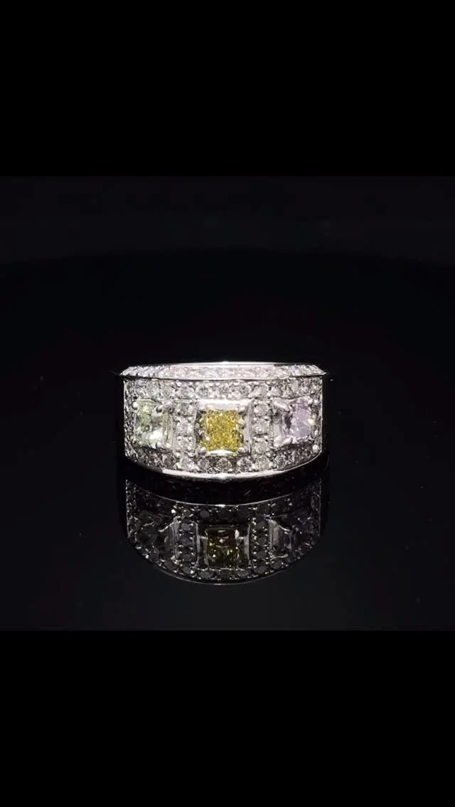 Pt ダイヤモンド リング
1.066ct 0.73ct 
 
ダイヤモンドが敷き詰められた中に、イエロー、ピンク、グリーンダイヤモンドが並び圧倒的な存在感を放ちます😊

《金・プラチナ製品買取》
使わなくなったネックレス、壊れたリングなど地金製品を高額査定で買い取り致します。 宝石の買取もご相談下さい。

《毛皮・宝石下取り》
使わなくなった毛皮製品、宝石をお支払いの一部にご利用いただけます。

#ダイヤモンド 
#カラーダイヤモンド 
#イエローダイヤモンド 
#ピンクダイヤモンド 
#グリーンダイヤモンド 
#ラグジュアリー 
#銀座 
#銀座6丁目 
#交詢ビル 
#jewery 
#diamond 
#saphire 
#ginza 
#ginza6 
#ginzasix
#買取 
#買取り 
#钻石 ダイヤモンド
#帕拉伊巴碧玺 パライバトルマリン
#红宝石 ルビー
#蓝宝石 サファイア
#翠 エメラルド
#亚历山大变石 アレキサンドライト