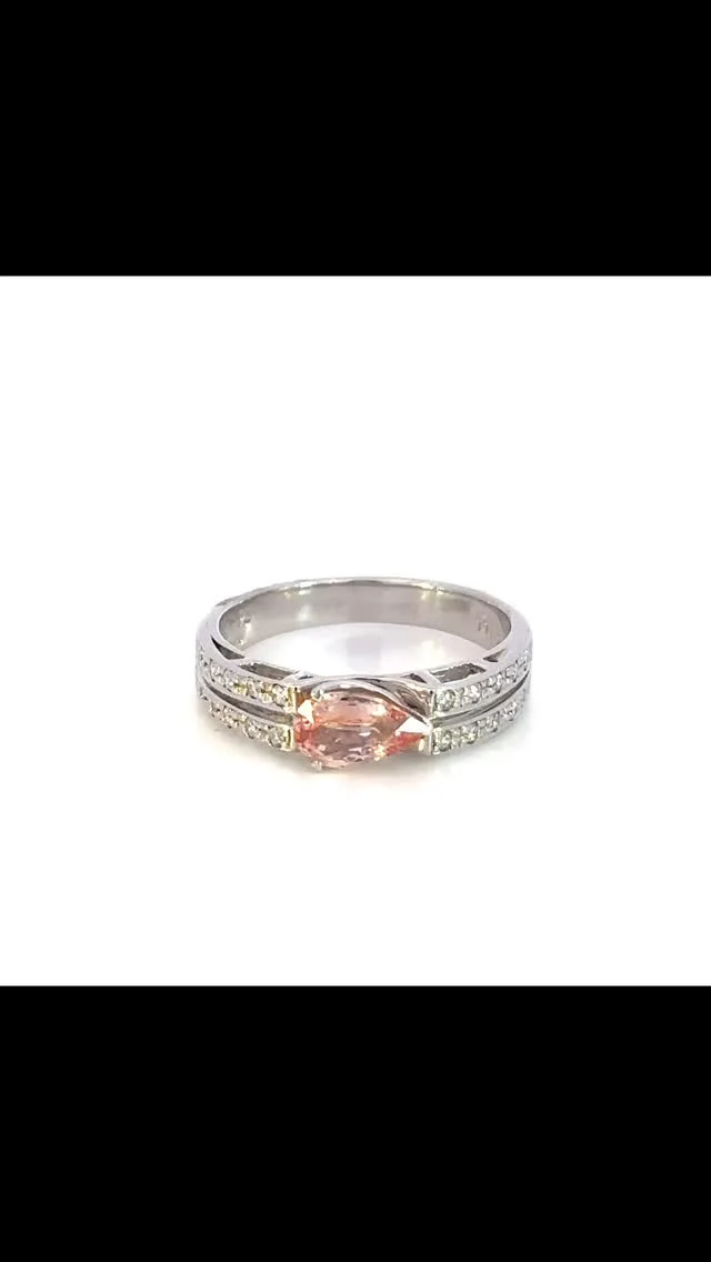 Pt パパラチアサファイア リング
0.675ct D 0.15ct

 シンプルでスタイリッシュなデザインに優しく柔らかい色合いのパパラチアサファイア🪷
華やかさはありつつも控えめでクール、でも可愛らしさも忘れてない、そんな奥ゆかしさを感じる一点です😊

《金・プラチナ製品買取》
使わなくなったネックレス、壊れたリングなど地金製品を高額査定で買い取り致します。 宝石の買取もご相談下さい。

《毛皮・宝石下取り》
使わなくなった毛皮製品、宝石をお支払いの一部にご利用いただけます。

#ダイヤモンド 
#パパラチアサファイア 
#ラグジュアリー 
#銀座 
#銀座6丁目 
#交詢ビル 
#jewery 
#diamond 
#padparadscha 
#ginza 
#ginza6 
#ginzasix
#買取 
#買取り 
#钻石 ダイヤモンド
#帕拉伊巴碧玺 パライバトルマリン
#红宝石 ルビー
#蓝宝石 サファイア
#翠 エメラルド
#亚历山大变石 アレキサンドライト
