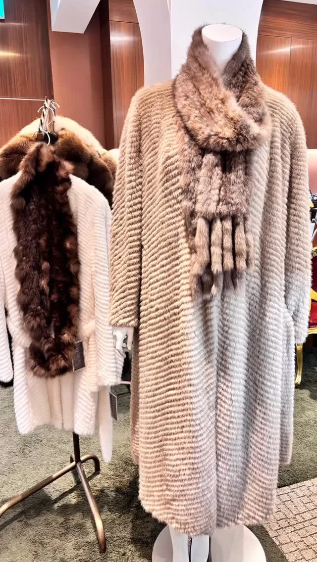 王道のブラック、ブラウンはもちろん、色鮮やかでカラフルな毛皮もあります😊
ストール、マフラーなど小物類も充実しておりますので、毛皮好きの方、ご興味ある方はぜひお店に遊びに来て下さい♪

銀座ジョリエス
☎️03-6281-4494

《金・プラチナ製品買取》
使わなくなったネックレス、壊れたリングなど地金製品を高額査定で買い取り致します。 宝石の買取もご相談下さい。

《毛皮・宝石下取り》
使わなくなった毛皮製品、宝石をお支払いの一部にご利用いただけます。

#毛皮 
#リアルファー 
#交詢ビル