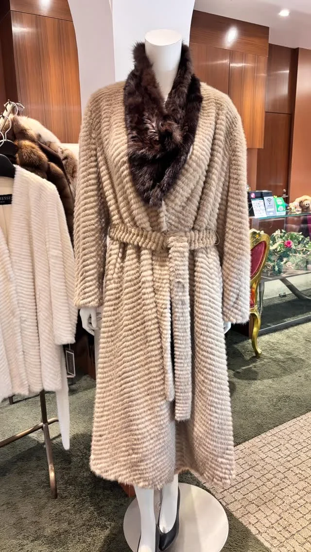 ダイドミンク レイヤードコート

軽めなお造りで、色もミルクティーのようなベージュなので、初冬〜春先まで着て頂けるコートです😊

《金・プラチナ製品買取》
使わなくなったネックレス、壊れたリングなど地金製品を高額査定で買い取り致します。 宝石の買取もご相談下さい。

《毛皮・宝石下取り》
使わなくなった毛皮製品、宝石をお支払いの一部にご利用いただけます。

#ミンク 
#リアルファー 
#ラグジュアリー 
#毛皮 
#交詢ビル