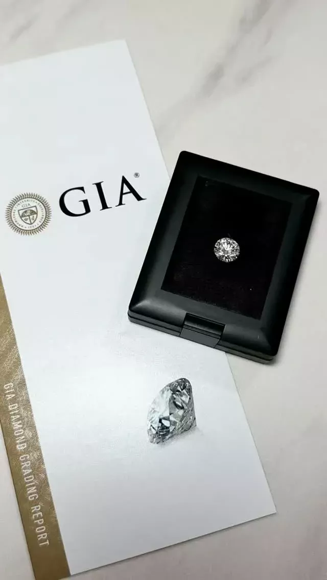 銀座ジョリエスは
資産形成の選択肢として
自信をもってお勧めできる
高価値で高品質な
ルースダイヤモンドを
数多く取り揃えてございます。

ご購入は店舗もしくは
プロフィールに記載のWebサイトから

【店舗のご案内】
ジョリエスの店舗は銀座にございます。

場所は銀座6丁目の交詢ビル3Fです。
(1,2Fがバーニーズ・ニューヨークのビルです)

店舗ではハイジュエリー販売を始め
最高に美しく資産価値の高い
高品質なダイヤモンドジュエリーなど
希少な商品をご提供いたします。

銀座にお越しの際は
ぜひ一度お立ち寄りください♪

#diamond #宝石 #ダイヤモンド #資産形成 #gia