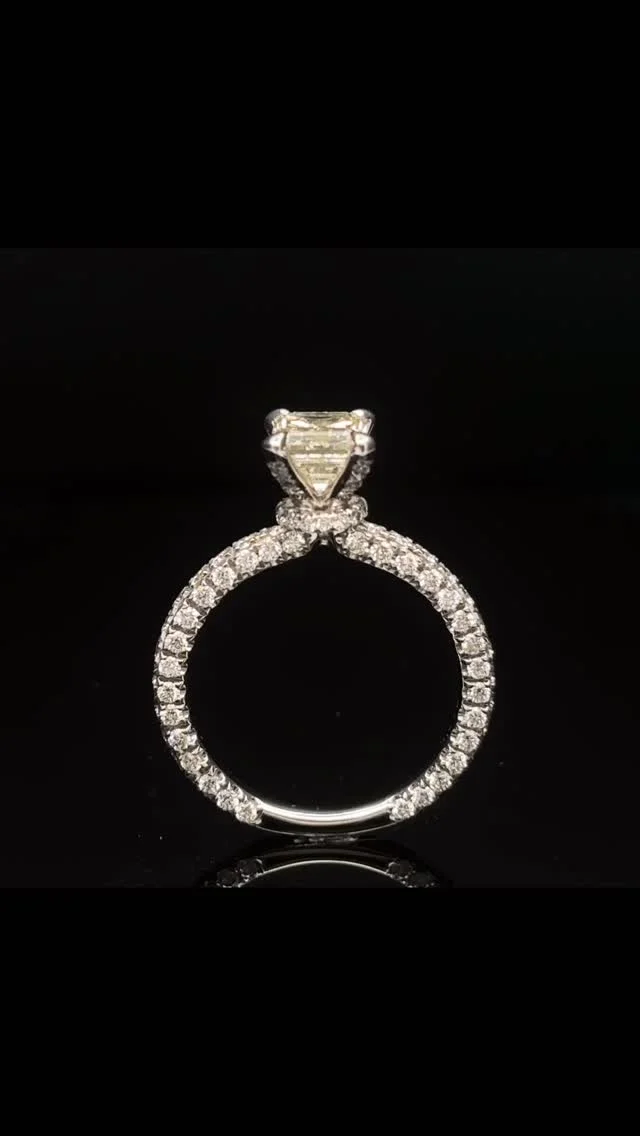 PT ダイヤモンド リング
1.213ct LY VS1 /  1.00ct

リング部分だけでなく、センターのダイヤモンドを留めている爪、台座までメレダイヤモンドが散りばめられており、どの角度から見ても繊細な輝き✨が美しい一点です😊

《金・プラチナ製品買取》
使わなくなったネックレス、壊れたリングなど地金製品を高額査定で買い取り致します。 宝石の買取もご相談下さい。

《毛皮・宝石下取り》
使わなくなった毛皮製品、宝石をお支払いの一部にご利用いただけます。

#ダイヤモンド 
#ジュエリー 
#ラグジュアリー 
#交詢ビル 
#ジュエリー好きさんと繋がりたい