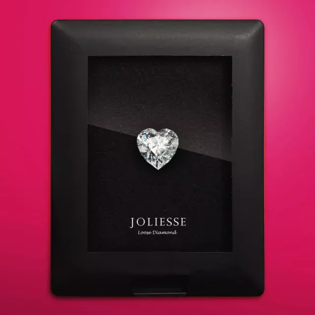 最高に美しい資産商品
それがダイヤモンドです💎

様々なシェイプ(形状)のカッティングがあり
美しさや輝き方もそれぞれに特徴があるので
色々なシェイプをコレクションしてみるのも
ひとつの楽しみです。

写真はハートカット（Heart）のダイヤモンドです。

ジョリエスでは、
高品質なダイヤモンドを、
国際相場を基準にした価値ある卸値価格*で
皆さまにお届けしています。

購入のご検討は
店舗もしくはWebサイトから。

【店舗のご案内】
ジョリエスの店舗は銀座にございます。

場所は銀座6丁目の交詢ビル3Fです。
(1,2Fがバーニーズ・ニューヨークのビルです)

ハイジュエリー販売を始め
資産価値の高いダイヤモンドの💎✨
価格相場の最新情報や
稀少な商品をご提供いたします。

銀座にお越しの際は
ぜひ一度お立ち寄りください♪

*卸値価格とは業者間取引と同様の、仕入れた価格に手数料と最低限の利益を含めた価格で、高級ブランドのような付加価値料金を載せていない価格です。

*ルースダイヤモンドの在庫状況はたえず変化しておりますので最新の情報は店舗までお問い合わせください。

#diamond #ダイヤモンド #heart #ハート #宝石