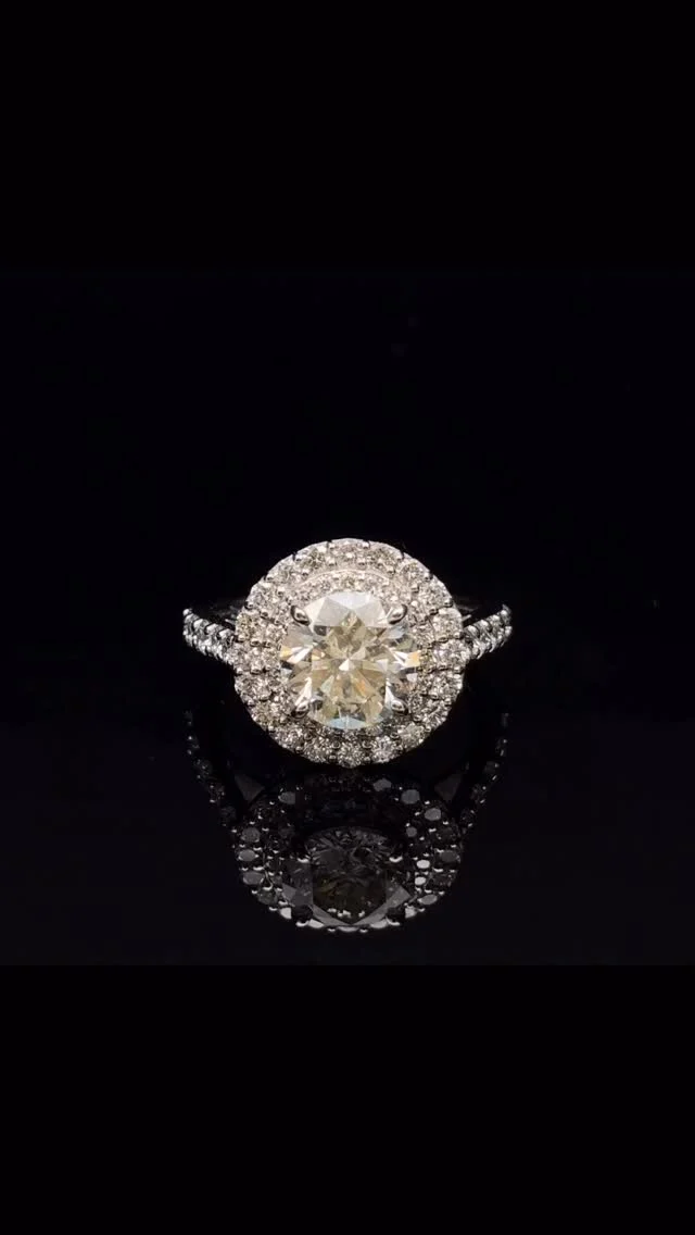 PT ダイヤモンド リング
2.201ct  L SI2 VG 
1.110ct

2ctupの大粒ダイヤモンドに、取り巻きのメレダイヤモンドが華やかです。スッキリとしたデザインでモダンでありながら正統派な雰囲気も感じる一点です😊

《金・プラチナ製品買取》
使わなくなったネックレス、壊れたリングなど地金製品を高額査定で買い取り致します。 宝石の買取もご相談下さい。

《毛皮・宝石下取り》
使わなくなった毛皮製品、宝石をお支払いの一部にご利用いただけます。

#ダイヤモンド 
#ジュエリー 
#ラグジュアリー 
#交詢ビル 
#ジュエリー好きさんと繋がりたい
