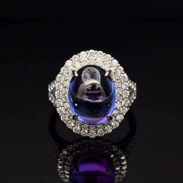 PT タンザナイト リング
7.80ct D1.22ct

その神秘的な紫色が魅力のタンザナイト✨
大粒のものは割とありますが、7ctupでカボションカットは珍しいです🧐触ったら弾けそうな瑞々しさと、カットされた石には出せない落ち着いた紫色を取り巻きのダイヤモンドがより引き立てています😊

《金・プラチナ製品買取》
使わなくなったネックレス、壊れたリングなど地金製品を高額査定で買い取り致します。 宝石の買取もご相談下さい。

《毛皮・宝石下取り》
使わなくなった毛皮製品、宝石をお支払いの一部にご利用いただけます。

#ダイヤモンド 
#タンザナイト 
#ジュエリー 
#ラグジュアリー 
#交詢ビル
