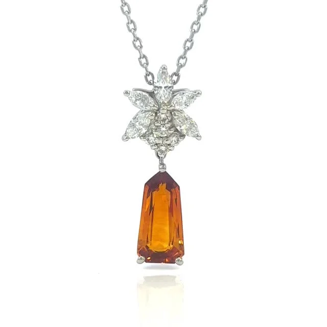 PT サファイア/ダイヤモンド ペンダント
3.78ct D0.72ct

落ち着いたオレンジカラーのサファイアと、スターにもフラワーにも見えるダイヤモンドとの組み合わせは、大人の遊び心が感じられる一点です😊

《金・プラチナ製品買取》
使わなくなったネックレス、壊れたリングなど地金製品を高額査定で買い取り致します。 宝石の買取もご相談下さい。

《毛皮・宝石下取り》
使わなくなった毛皮製品、宝石をお支払いの一部にご利用いただけます。

#オレンジサファイア 
#ジュエリー 
#ラグジュアリー 
#交詢ビル 
#ジュエリー好きさんと繋がりたい
