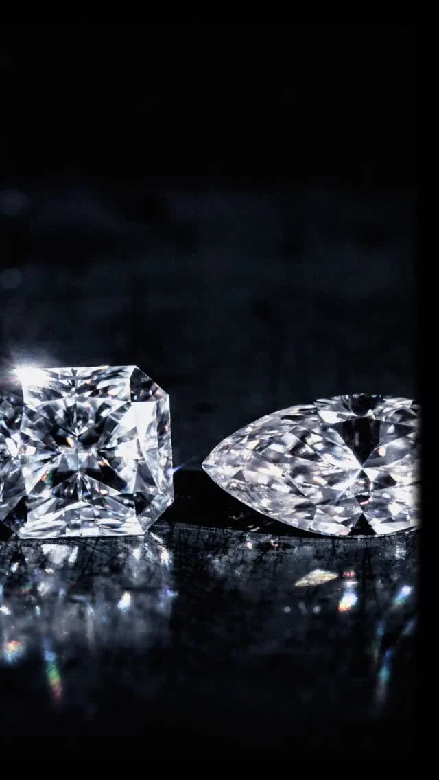 💎✨
ダイヤモンドには
様々なシェイプ(形状)の
カッティングがあります。
美しさや輝き方にも特徴があり
それぞれに魅力的です。

ジョリエスでは
資産商品としての
高品質なルースダイヤモンドを
数多く取り揃えてございます。

ご購入は店舗もしくは
プロフィールに記載のWebサイトから

【店舗のご案内】
ジョリエスの店舗は銀座にございます。

場所は銀座6丁目の交詢ビル3Fです。
(1,2Fがバーニーズ・ニューヨークのビルです)

店舗ではハイジュエリー販売を始め
最高に美しく資産価値の高い
高品質なダイヤモンドジュエリーなど
希少な商品をご提供いたします。

銀座にお越しの際は
ぜひ一度お立ち寄りください♪

*ルースダイヤモンドの在庫状況はたえず変化しておりますので最新の情報は店舗までお問い合わせください。

#diamond #宝石 #ダイヤモンド #魅力 #輝き
