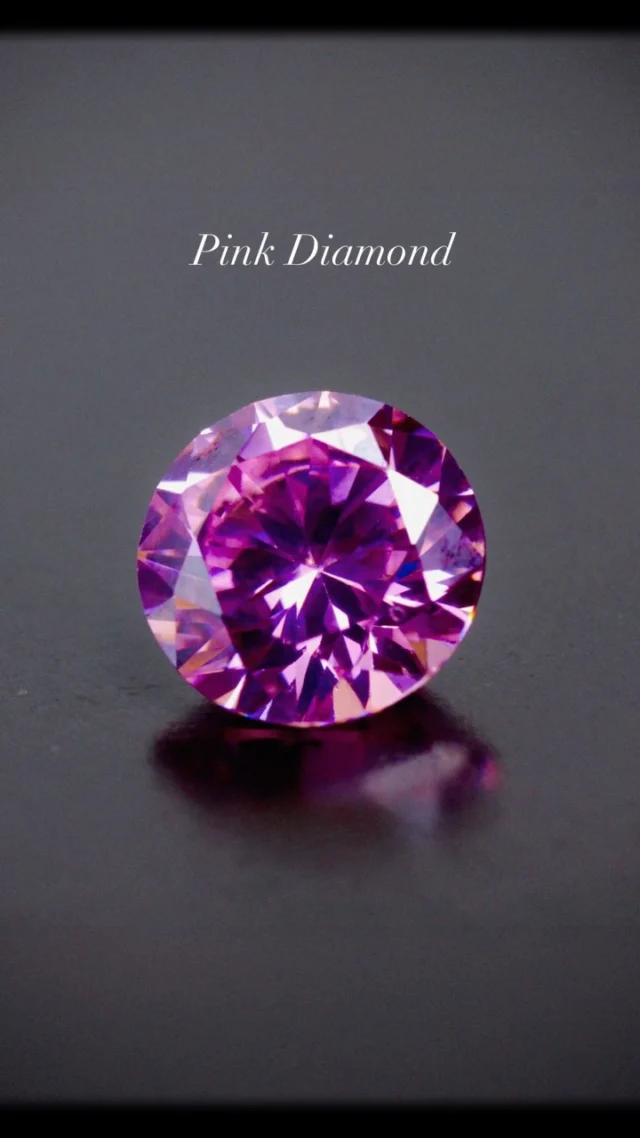 ピンクダイヤモンドが💎✨
世界的な人気急上昇で入手困難に！

世界最大の産出量を誇った
オーストラリアのアーガイル鉱山が
2020年10月末に閉山した事で
高品質なカラーダイヤモンド
特にピンクダイヤモンドが
世界的に入手困難になり、人気が急上昇しています。

ジョリエスでは、独自の仕入れルートより
希少な商品が入荷する事がございますので、
Webサイトからお問合せ、
もしくは店頭での定期的なチェックを
お勧めいたします。

【店舗のご案内】
ジョリエスの店舗は銀座にございます。

場所は銀座6丁目の交詢ビル3Fです。
(1,2Fがバーニーズ・ニューヨークのビルです)

ハイジュエリー販売を始め
資産価値の高い高品質なダイヤモンドの
価格相場の最新情報や
希少な商品をご提供いたします。

銀座にお越しの際は
ぜひ一度お立ち寄りください♪

#pinkdiamond #ピンクダイヤモンド #宝石 #資産 #希少