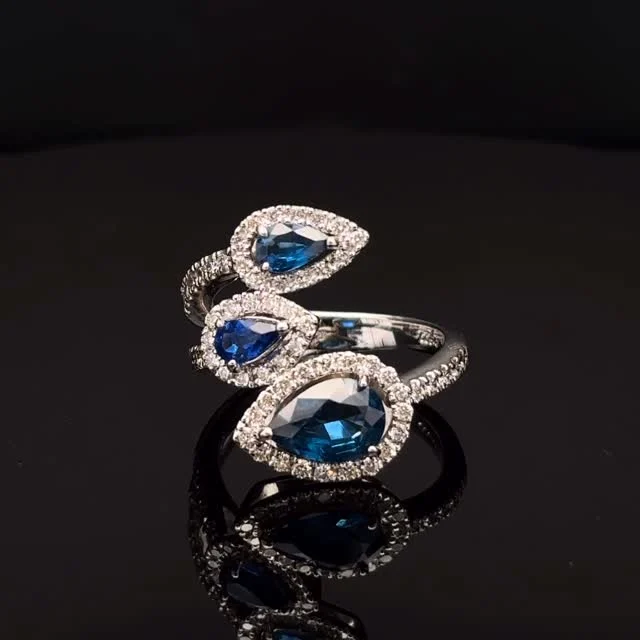 PT コバルトスピネル リング
1.088ct D0.561ct

カラーバリエーションが豊富なスピネルですが、特にレッド、コバルトブルーは稀少性が高く価値も高くなります😊
3石贅沢にあしらわれた鮮やかなブルーとダイヤモンドの輝きが、力強く凛とした存在感を放ちます✨

#ダイヤモンド 
#ジュエリー 
#ラグジュアリー 
#交詢ビル 
#ジュエリー好きさんと繋がりたい