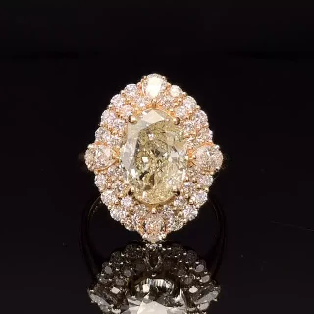 K18ダイヤモンド リング
3.016ct VLY SI2 1.52ct

3ctupの大粒のダイヤモンド✨その輝きと存在感は言わずもがなですが、どこかその存在感の強さに反して柔らかい印象を与えるのは全体がライトイエローの色味でまとまっているからこそですね😊

《金・プラチナ製品買取》
使わなくなったネックレス、壊れたリングなど地金製品を高額査定で買い取り致します。 宝石の買取もご相談下さい。

《毛皮・宝石下取り》
使わなくなった毛皮製品、宝石をお支払いの一部にご利用いただけます。

#ダイヤモンド 
#ジュエリー 
#ラグジュアリー 
#交詢ビル 
#ジュエリー好きさんと繋がりたい