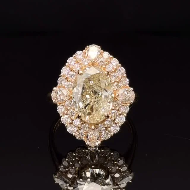 K18ダイヤモンド リング
3.016ct VLY SI2 1.52ct

3ctupの大粒のダイヤモンド✨その輝きと存在感は言わずもがなですが、どこかその存在感の強さに反して柔らかい印象を与えるのは全体がライトイエローの色味でまとまっているからこそですね😊

#ダイヤモンド 
#ジュエリー 
#ラグジュアリー 
#交詢ビル 
#ジュエリー好きさんと繋がりたい