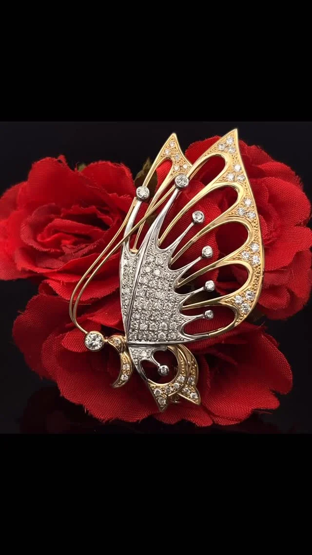 K18 ダイヤモンド ブローチ
1.03ct 0.77ct G SI2

《金・プラチナ製品買取》
使わなくなったネックレス、壊れたリングなど地金製品を高額査定で買い取り致します。 宝石の買取もご相談下さい。

《毛皮・宝石下取り》
使わなくなった毛皮製品、宝石をお支払いの一部にご利用いただけます。

PT/K18 ダイヤモンド ブローチ
1.320ct

大胆で優雅、繊細で華やか、自信と気品、それら全てを感じさせる美しい逸品です✨

#ダイヤモンド 
#ラグジュアリー 
#銀座 
#銀座6丁目 
#交詢ビル 
#jewery 
#diamond 
#ginza 
#買取 
#買取り