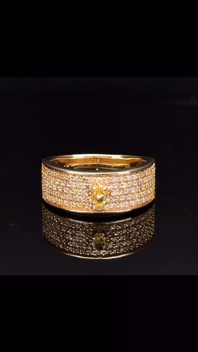 K18 ダイヤモンド リング
0.163ct FLI VS1 
0.74ct

パヴェダイヤリングのセンターにテリツヤの良いイエローダイヤがアクセントになったリングです。一見するとイエローダイヤと分かりにくいのですが、少し高さがありサイドから見るとちょこんとおさまっている様子が可愛いです😊

《金・プラチナ製品買取》
使わなくなったネックレス、壊れたリングなど地金製品を高額査定で買い取り致します。 宝石の買取もご相談下さい。

《毛皮・宝石下取り》
使わなくなった毛皮製品、宝石をお支払いの一部にご利用いただけます。

#ダイヤモンド 
#ジュエリー 
#ラグジュアリー 
#交詢ビル 
#ジュエリー好きさんと繋がりたい
