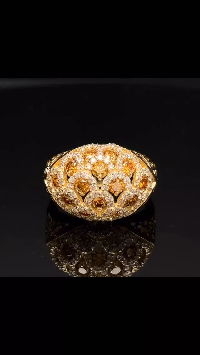 k18 ダイヤモンド リング
0.97ct 0.64ct

モザイク調のデザインにイエローダイヤのコントラスト、サイドの透かし模様と芸術的な調和が美しい一点です😊

《金・プラチナ製品買取》
使わなくなったネックレス、壊れたリングなど地金製品を高額査定で買い取り致します。 宝石の買取もご相談下さい。

《毛皮・宝石下取り》
使わなくなった毛皮製品、宝石をお支払いの一部にご利用いただけます。

#ダイヤモンド 
#ジュエリー 
#ラグジュアリー 
#交詢ビル 
#ジュエリー好きさんと繋がりたい