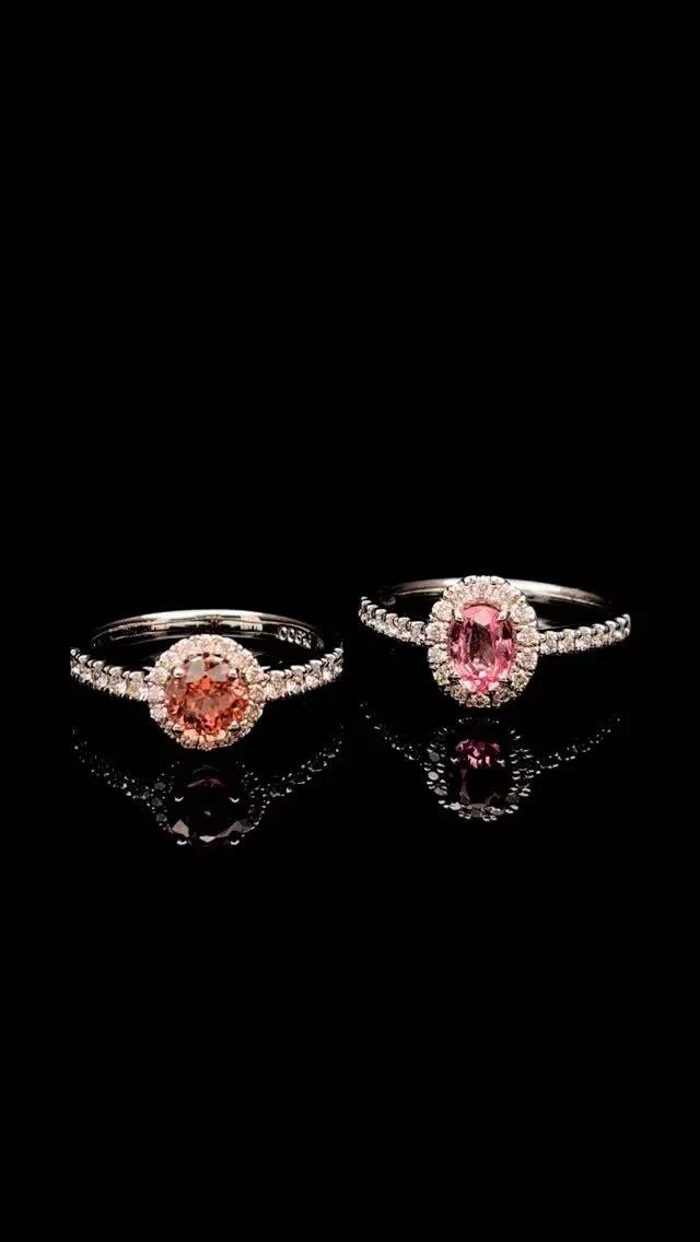 （右）PT パパラチアサファイア リング
0.726ct D0.28ct

（左）PT パパラチアサファイア リング
0.885ct D0.23ct

🪷蓮の花を意味するパパラチア、柔らかいオレンジがかった優しいピンク色が特徴です😊パパラチアサファイアと認定される色幅はとても狭いのですが、それでもその認定された色味にはいろいろな色があります。そしてどの色も魅力的です😊

《金・プラチナ製品買取》
使わなくなったネックレス、壊れたリングなど地金製品を高額査定で買い取り致します。 宝石の買取もご相談下さい。

《毛皮・宝石下取り》
使わなくなった毛皮製品、宝石をお支払いの一部にご利用いただけます。

#ダイヤモンド 
#ジュエリー 
#ラグジュアリー 
#交詢ビル 
#ジュエリー好きさんと繋がりたい