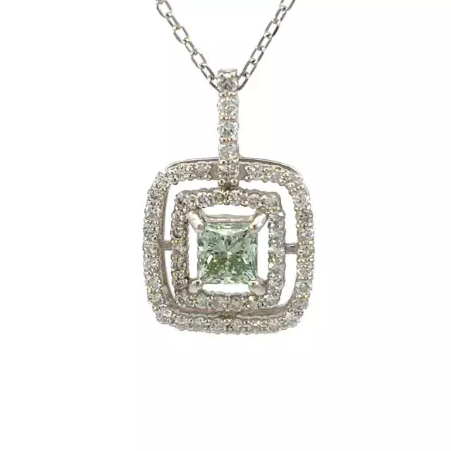 PT ダイヤモンド ペンダント
0.564ct 0.46

センターのアイスブルーカラーのダイヤモンド、取り巻きのダイヤモンドのデザインは上品で洗練された雰囲気があります。カラーダイヤモンドはトリートメントではありますが、とても自然な色に仕上がっており天然に近いお色味です。このようなカラーで天然ですととてもハイプライスですが、トリートメントなので比較的にリーズナブルにお求め頂けます😊

《金・プラチナ製品買取》
使わなくなったネックレス、壊れたリングなど地金製品を高額査定で買い取り致します。 宝石の買取もご相談下さい。

《毛皮・宝石下取り》
使わなくなった毛皮製品、宝石をお支払いの一部にご利用いただけます。

#ダイヤモンド 
#ジュエリー 
#ラグジュアリー 
#交詢ビル 
#ジュエリー好きさんと繋がりたい