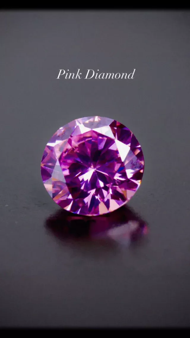 ピンクダイヤモンドが💎✨
世界的な人気急上昇で入手困難に！

世界最大の産出量を誇った
オーストラリアのアーガイル鉱山が
2020年10月末に閉山した事で
高品質なカラーダイヤモンド
特にピンクダイヤモンドが
世界的に入手困難になり、人気が急上昇しています。

ジョリエスでは、独自の仕入れルートより
希少な商品が入荷する事がございますので、
Webサイトからお問合せ、
もしくは店頭での定期的なチェックを
お勧めいたします。

【店舗のご案内】
ジョリエスの店舗は銀座にございます。

場所は銀座6丁目の交詢ビル3Fです。
(1,2Fがバーニーズ・ニューヨークのビルです)

ハイジュエリー販売を始め
資産価値の高い高品質なダイヤモンドの
価格相場の最新情報や
希少な商品をご提供いたします。

銀座にお越しの際は
ぜひ一度お立ち寄りください♪

#pinkdiamond #ピンクダイヤモンド #宝石 #資産 #希少