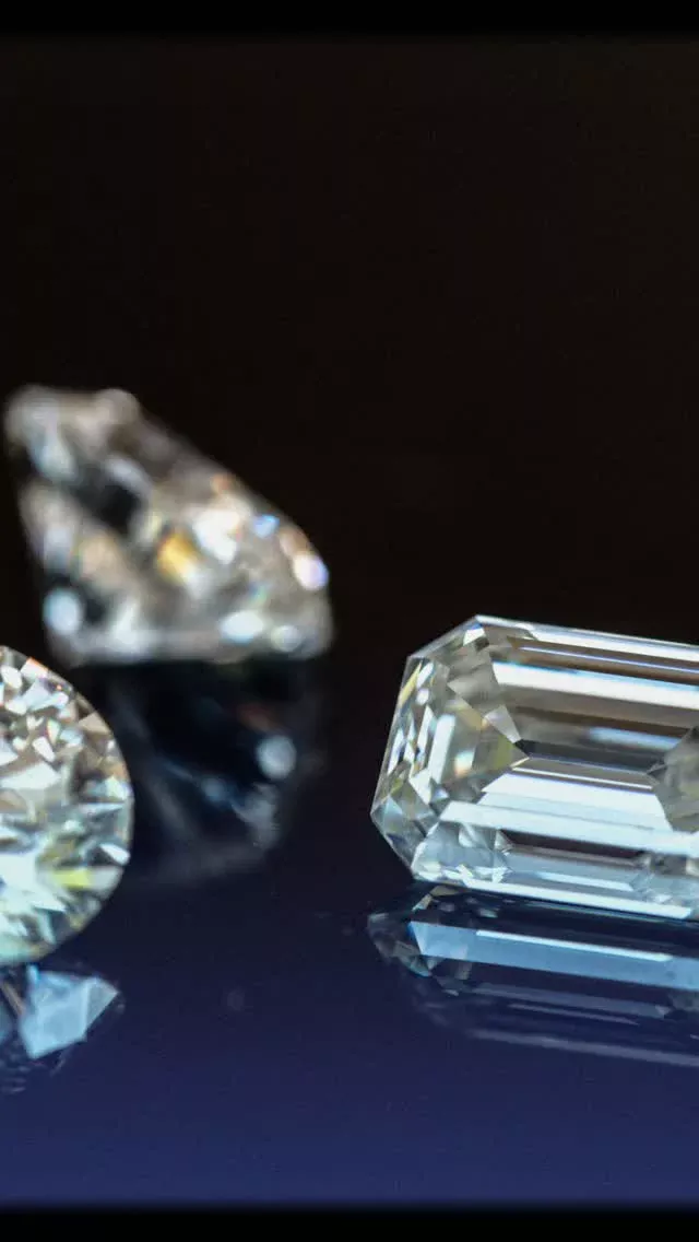 💎✨
ダイヤモンドには
様々なシェイプ(形状)の
カッティングがあります。
美しさや輝き方にも特徴があり
それぞれに魅力的です。

ジョリエスでは
資産商品としての
高品質なルースダイヤモンドを
数多く取り揃えてございます。

ご購入は店舗もしくは
プロフィールに記載のWebサイトから

【店舗のご案内】
ジョリエスの店舗は銀座にございます。

場所は銀座6丁目の交詢ビル3Fです。
(1,2Fがバーニーズ・ニューヨークのビルです)

店舗ではハイジュエリー販売を始め
最高に美しく資産価値の高い
高品質なダイヤモンドジュエリーなど
希少な商品をご提供いたします。

銀座にお越しの際は
ぜひ一度お立ち寄りください♪

*ルースダイヤモンドの在庫状況はたえず変化しておりますので最新の情報は店舗までお問い合わせください。

#diamond #ダイヤモンド #宝石 #美しい #資産