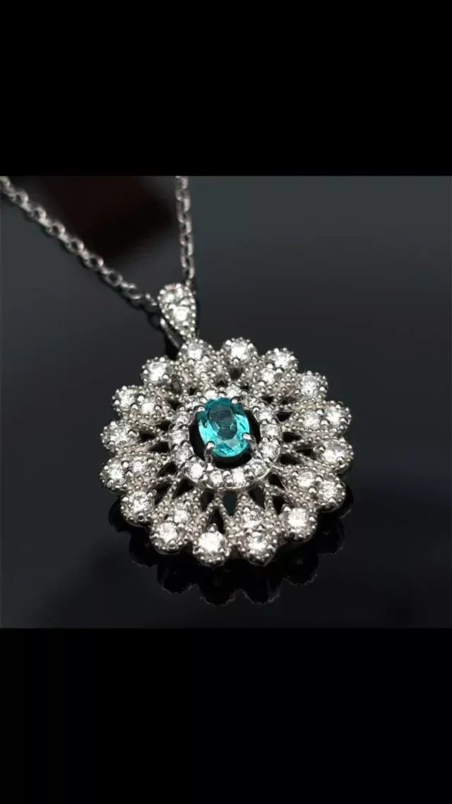 PTパライバトルマリン ペンダント
0.21ct（BR） D0.51ct

細やかなミル打ちや透かし模様に稀少なブラジル産パライバトルマリンがアクセントとなり、クラッシックな雰囲気を感じつつも洗練された輝きがあります😊

《金・プラチナ製品買取》
使わなくなったネックレス、壊れたリングなど地金製品を高額査定で買い取り致します。 宝石の買取もご相談下さい。

《毛皮・宝石下取り》
使わなくなった毛皮製品、宝石をお支払いの一部にご利用いただけます。

#ダイヤモンド 
#ジュエリー 
#ラグジュアリー 
#交詢ビル 
#ジュエリー好きさんと繋がりたい