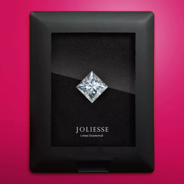 最高に美しい資産商品
それがダイヤモンドです💎

様々なシェイプ(形状)のカッティングがあり
美しさや輝き方もそれぞれに特徴があるので
色々なシェイプをコレクションしてみるのも
ひとつの楽しみです。

写真はプリンセスカット（Princess）のダイヤモンドです。

ジョリエスでは、
高品質なダイヤモンドを、
国際相場を基準にした価値ある卸値価格*で
皆さまにお届けしています。

購入のご検討は
店舗もしくはWebサイトから。

【店舗のご案内】
ジョリエスの店舗は銀座にございます。

場所は銀座6丁目の交詢ビル3Fです。
(1,2Fがバーニーズ・ニューヨークのビルです)

ハイジュエリー販売を始め
資産価値の高いダイヤモンドの💎✨
価格相場の最新情報や
稀少な商品をご提供いたします。

銀座にお越しの際は
ぜひ一度お立ち寄りください♪

*卸値価格とは業者間取引と同様の、仕入れた価格に手数料と最低限の利益を含めた価格で、高級ブランドのような付加価値料金を載せていない価格です。

*ルースダイヤモンドの在庫状況はたえず変化しておりますので最新の情報は店舗までお問い合わせください。

#diamond #ダイヤモンド #宝石 #プリンセス #資産