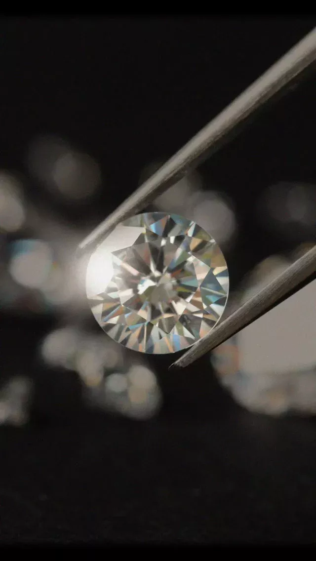 💎✨ダイヤモンドの輝きは
美しさだけではありません。
実物資産としての普遍的な価値も
大きな魅力のひとつです。

ジョリエスは、
比較的に安定した資産商品としての
高品質なダイヤモンドを、
国際相場を基準に価値ある価格で
皆さまにお届けしています。

購入のご検討は
店頭もしくはWebサイトから。

【店舗のご案内】
ジョリエスの店舗は銀座にございます。

場所は銀座6丁目の交詢ビル3Fです。
(1,2Fがバーニーズ・ニューヨークのビルです)

店舗では、資産ダイヤだけでなく
ハイジュエリーや高級ハンドバッグなども
販売しております。

銀座にお越しの際は
ぜひ一度お立ち寄りください♪

#diamond #宝石 #ダイヤモンド #美しい #資産