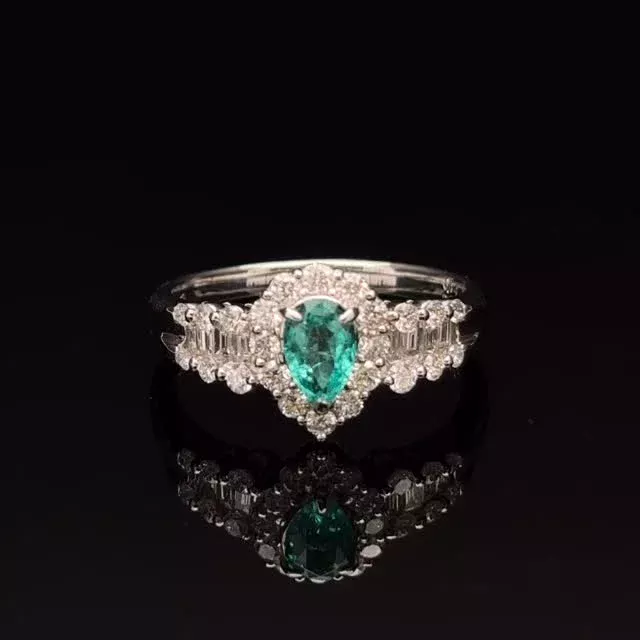 PT パライバトルマリン リング
0.44ct （BR） D0.59ct

《金・プラチナ製品買取》
使わなくなったネックレス、壊れたリングなど地金製品を高額査定で買い取り致します。 宝石の買取もご相談下さい。

《毛皮・宝石下取り》
使わなくなった毛皮製品、宝石をお支払いの一部にご利用いただけます。

#ダイヤモンド 
#ジュエリー 
#ラグジュアリー 
#交詢ビル 
#ジュエリー好きさんと繋がりたい