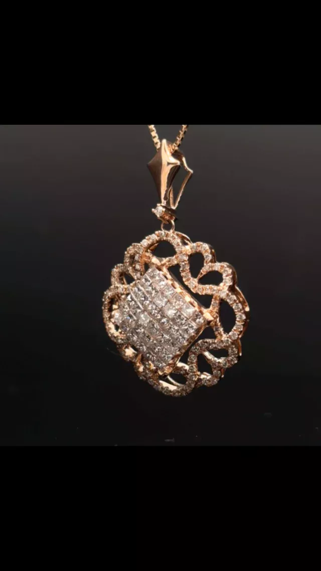 K18ダイヤモンド ペンダント
0.97ct

中央にミステリーセッティングによりダイヤモンドを贅沢に配し、その周りを繊細なダイヤモンドの煌めきで優雅に包み込んだ、華やかなペンダントです✨
花びらのように広がる美しいデザインが胸元をエレガントに演出し、光を受けるたびにダイヤモンドがきらめきを放ちます😊

《金・プラチナ製品買取》
使わなくなったネックレス、壊れたリングなど地金製品を高額査定で買い取り致します。 宝石の買取もご相談下さい。

《毛皮・宝石下取り》
使わなくなった毛皮製品、宝石をお支払いの一部にご利用いただけます。

#ダイヤモンド 
#ジュエリー 
#ラグジュアリー 
#交詢ビル 
#ジュエリー好きさんと繋がりたい